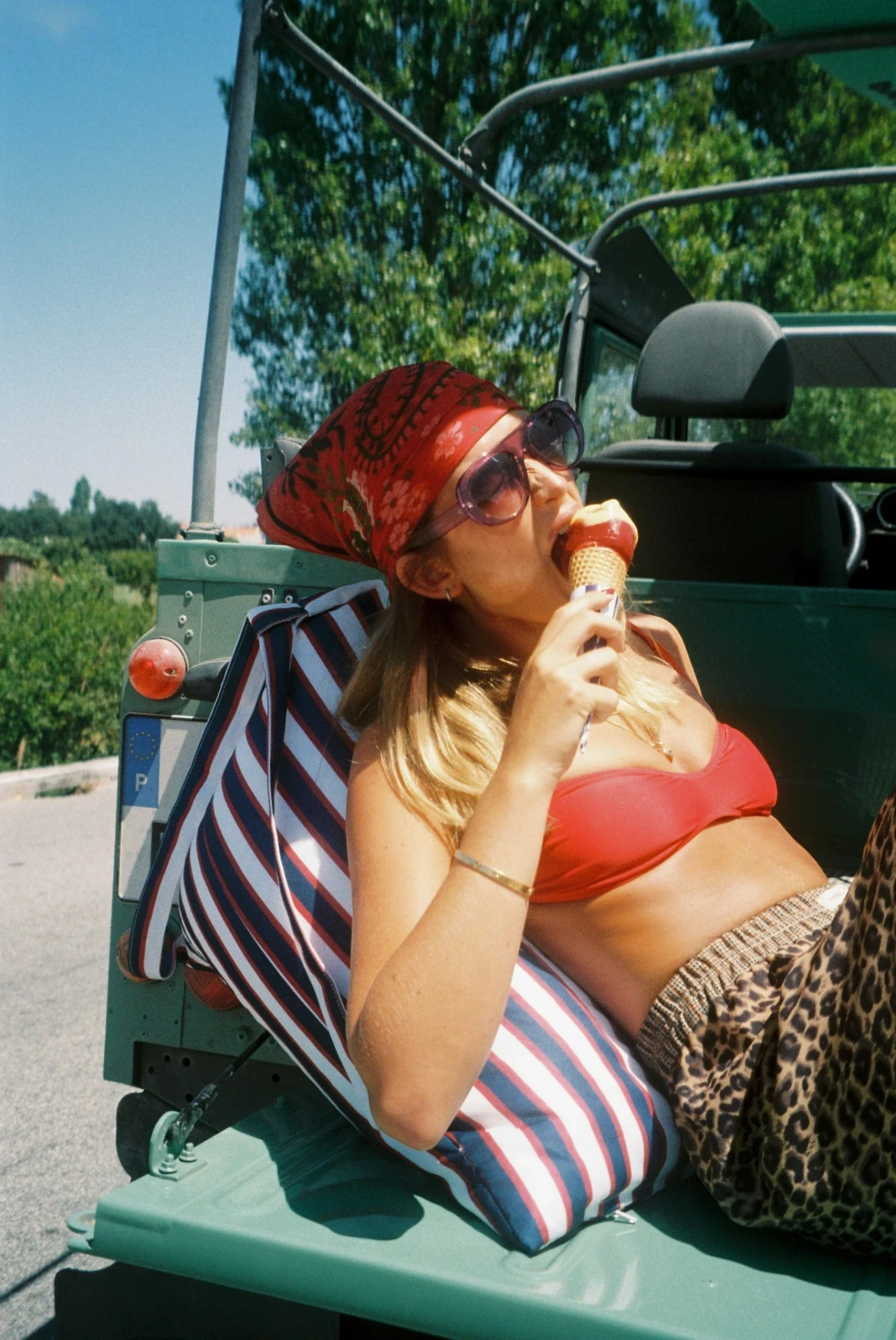LIELOW Montauk — model lounging on the striped bag in the back of a vintage Land Rover