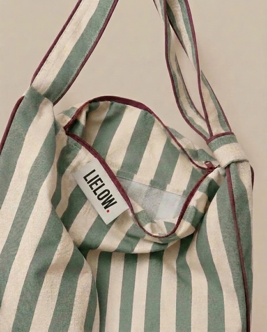 Lielow Tribeca — interior detail with LIELOW label, burgundy piping and zipper